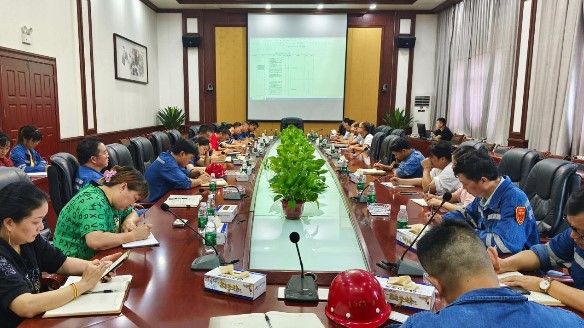 周建華副主席為匯源煤氣做“四化”建設(shè)專(zhuān)題培訓(xùn)